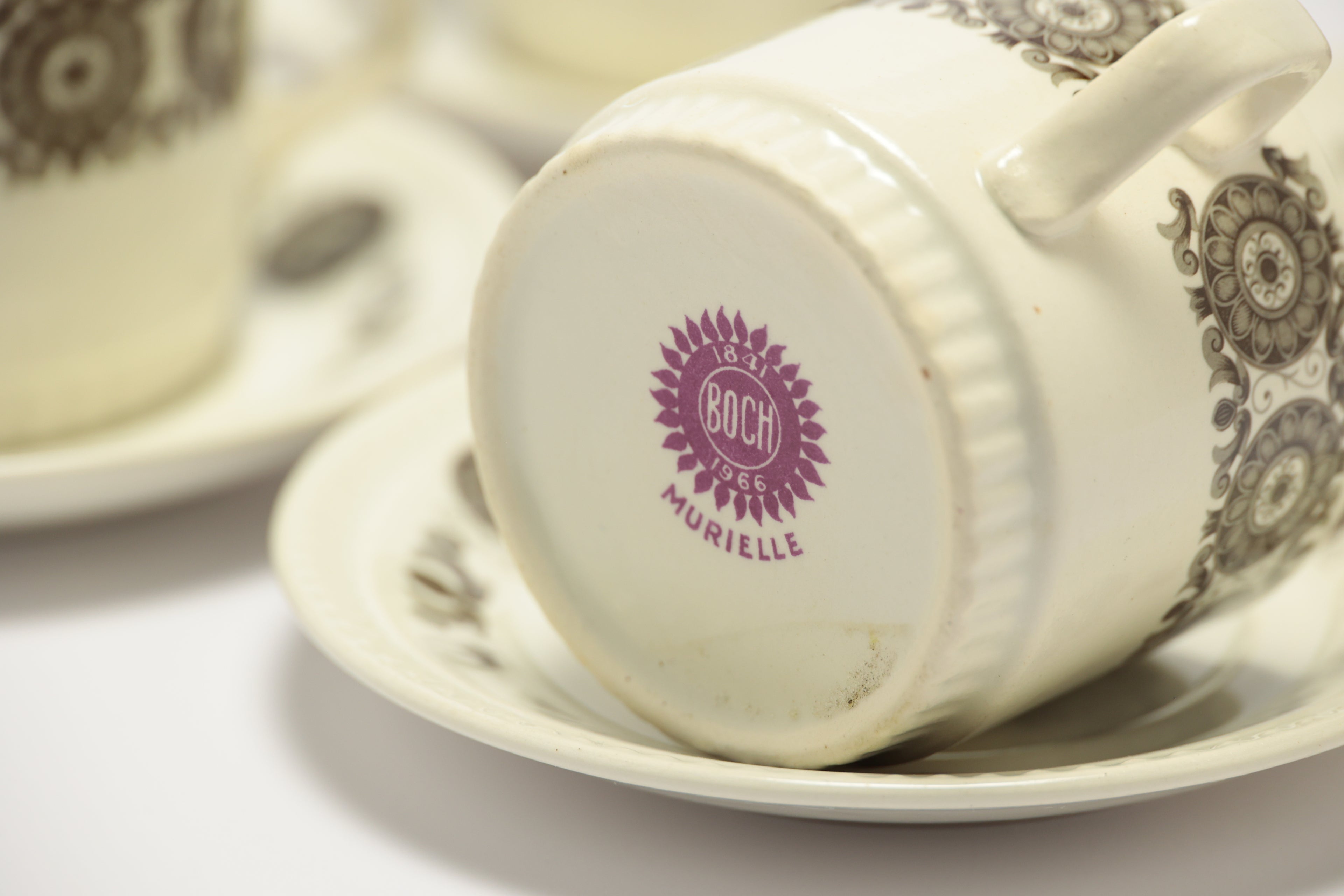 Boch Frères La Louvière -  Murielle pattern - Cup and saucer - Saucer diameter 14 cm - Cup diameter 8 cm - Cup Height 6cm