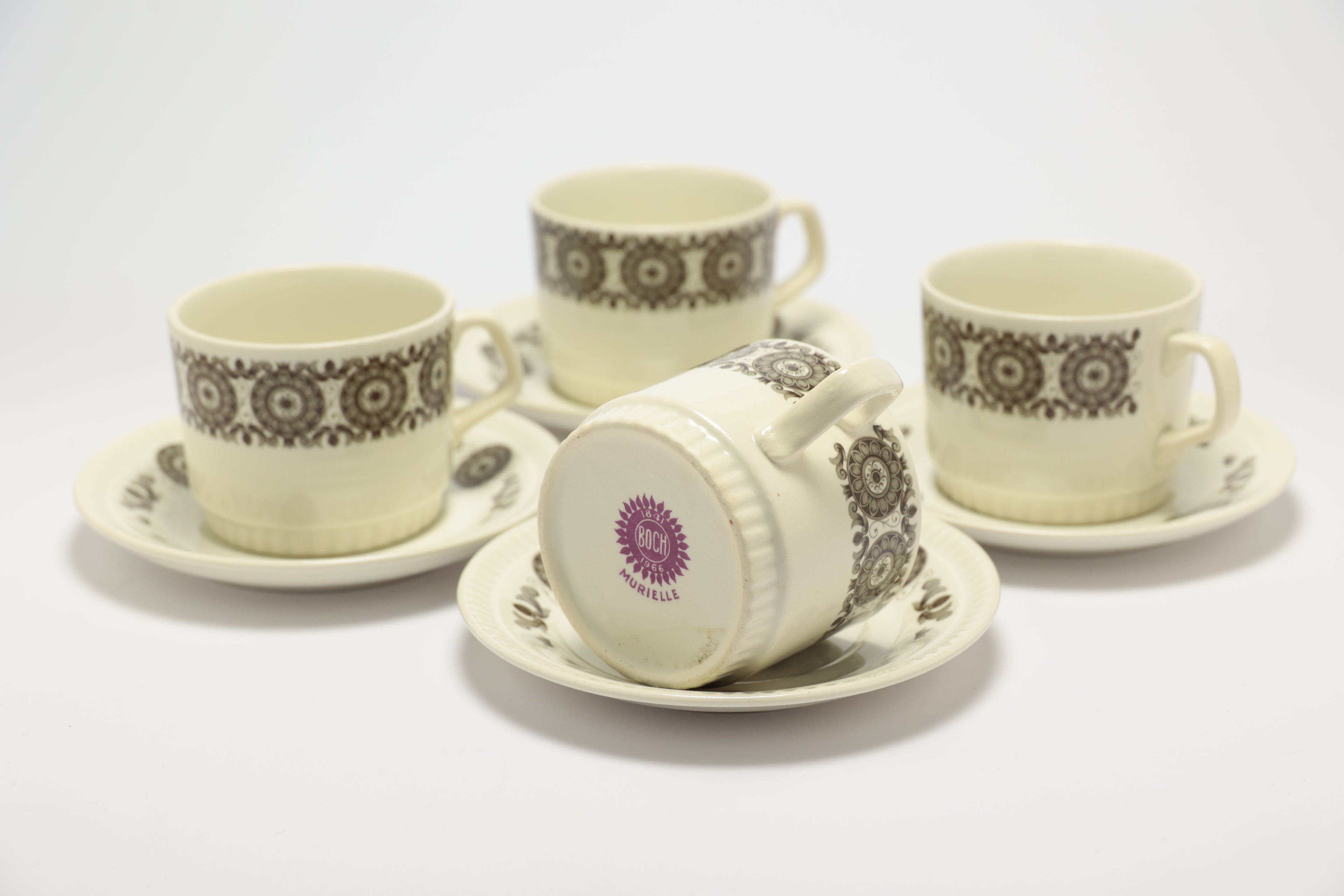 Boch Frères La Louvière -  Murielle pattern - Cup and saucer - Saucer diameter 14 cm - Cup diameter 8 cm - Cup Height 6cm